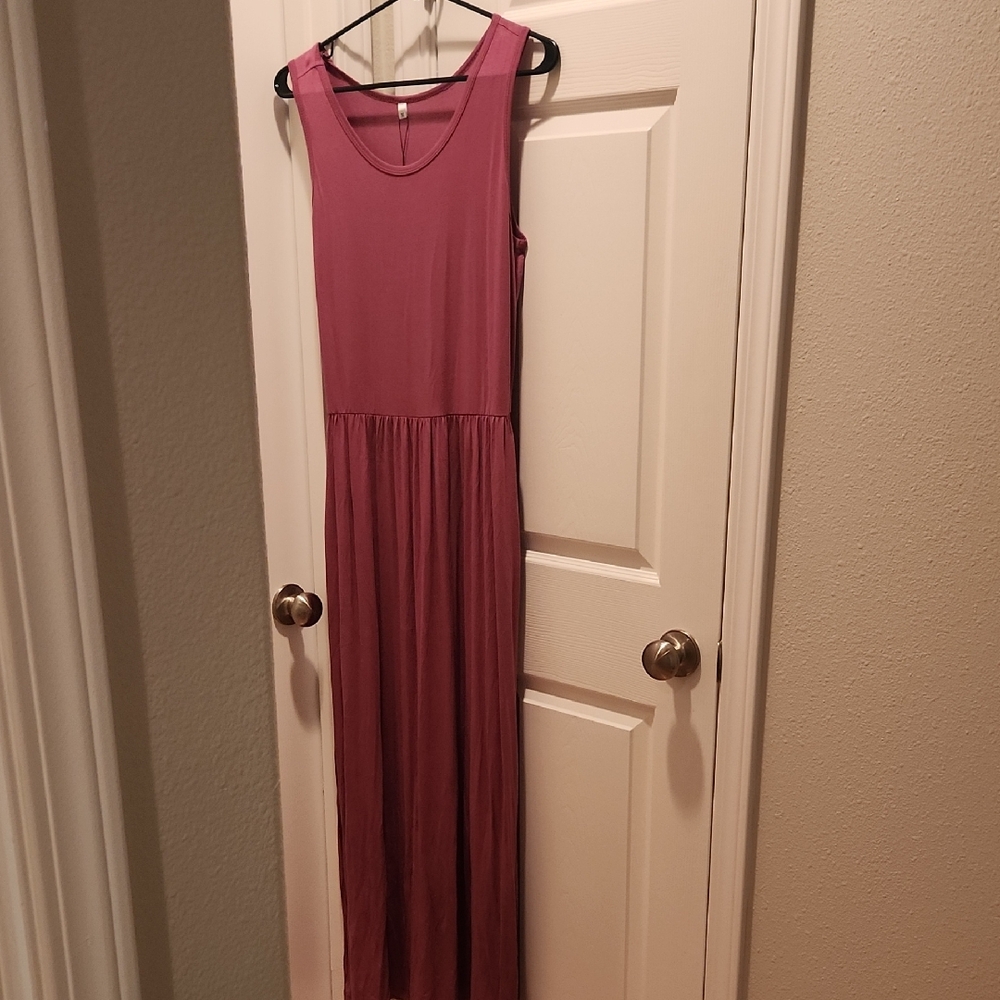 Chic Sleeveless Maxi Dress in Dusty Rose